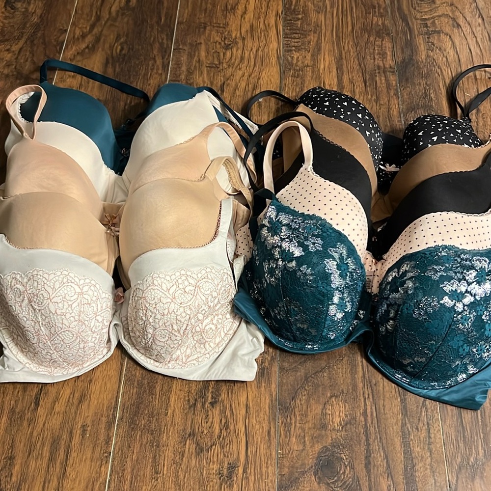 10 40C Body by Victoria bras EUC